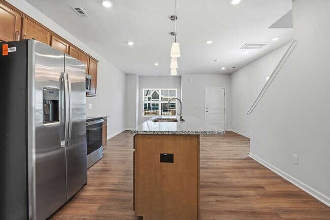 Building Photo - BRAND NEW TOWNHOME-9 FOOT CEILINGS-TWO CAR GARAGE-POOL COMMUNITY