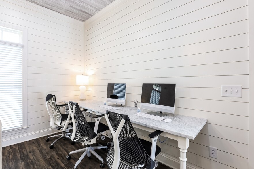 Building Photo - 240 Riley Cir