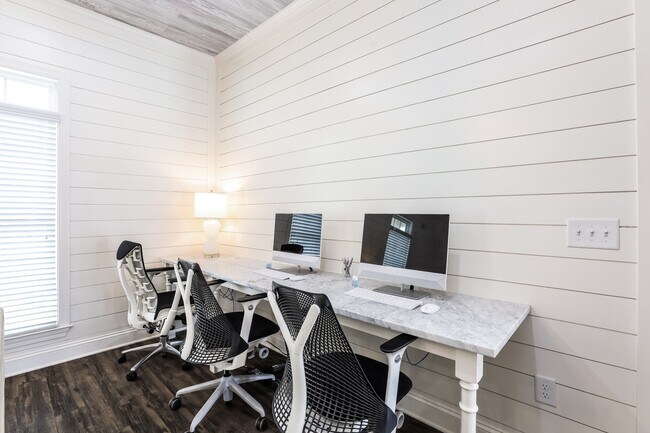 Building Photo - 216 Riley Cir