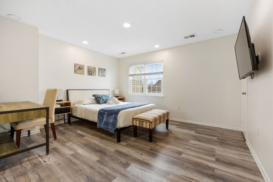 Building Photo - 2361 Hunters Square Ct