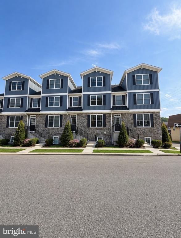 Building Photo - 903B Spring Mill Ave