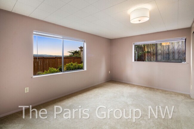 Building Photo - Extraordinary 4BR, 4200sf Mid Century Water View Home with Amazing Outdoor Spaces