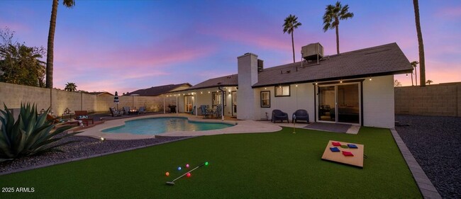Building Photo - 4526 E Paradise Ln