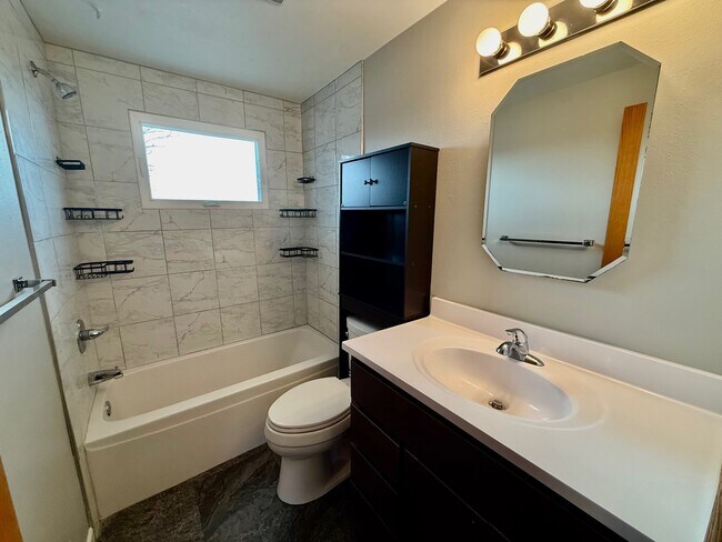 Building Photo - 912 Waterloo Rd