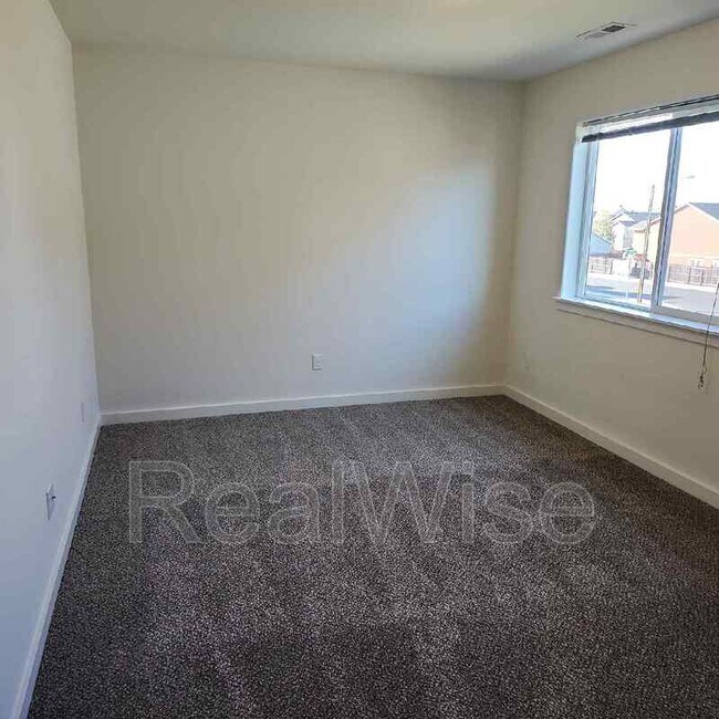 Building Photo - 1214 SW 27th St