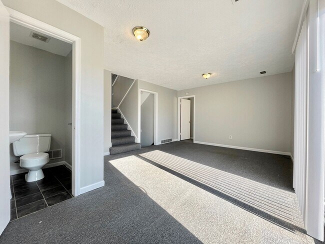 Building Photo - 3910-3912 Camelot Dr SE
