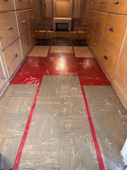 Building Photo - 15161 Sprenger Ave