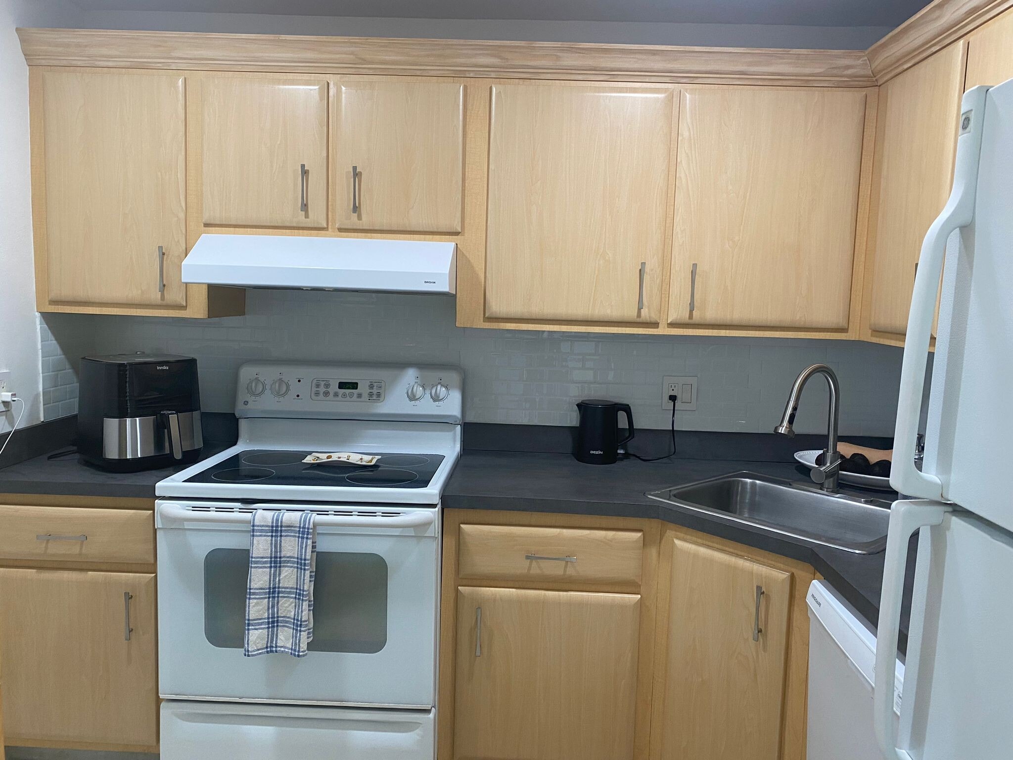 Beautiful Kitchen - 101 Briny Ave