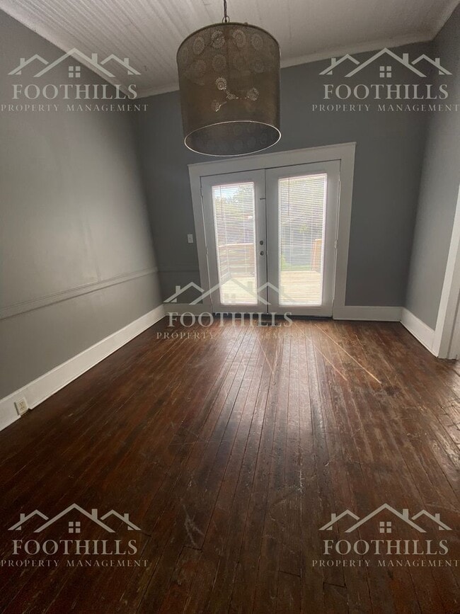 Building Photo - Updated 3 Bedroom Home with Yard, Deck, an...