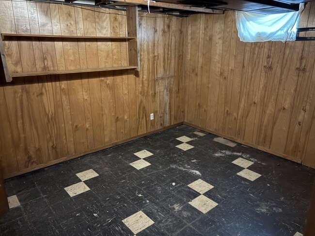 Building Photo - Check out this remodeled 4 bedroom house