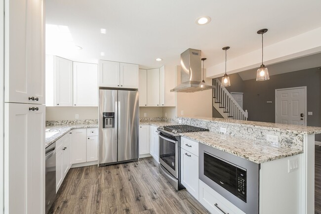 Building Photo - Beautiful 3 Bed / 2 Bath Single Family Hom...