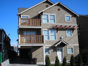 Building Photo - 532 24th Ave S