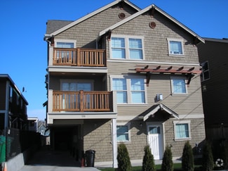 Building Photo - 532 24th Ave S