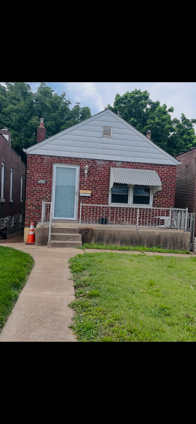 Building Photo - 4985 Arsenal St