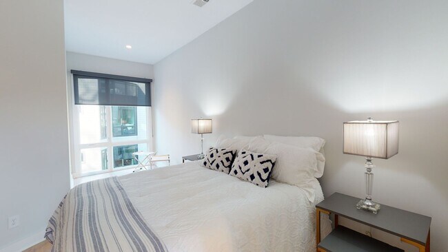 Building Photo - Modern Townhome with Roof Terrace in Dilworth Neighborhood Charlotte NC