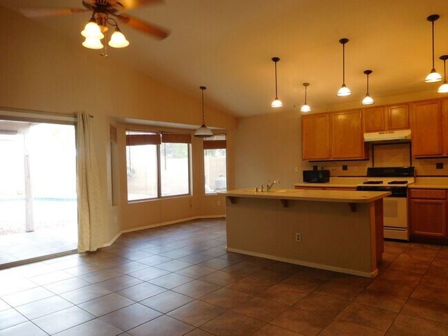 Building Photo - Lovely 4-bedroom, 2-bathroom home located ...