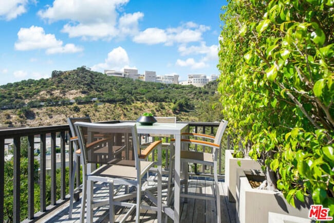 Building Photo - 1068 Casiano Rd