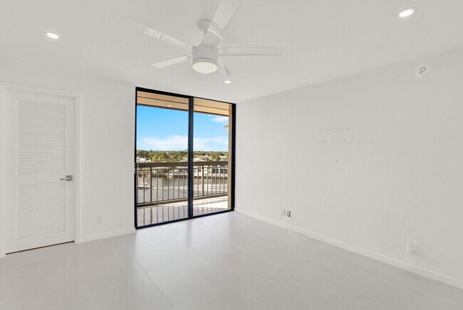 Building Photo - 2697 N Ocean Blvd