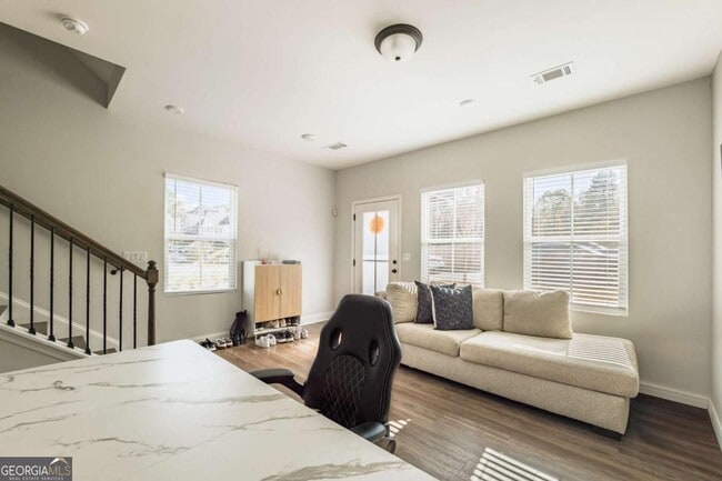 Building Photo - 313 Skylar Way SE