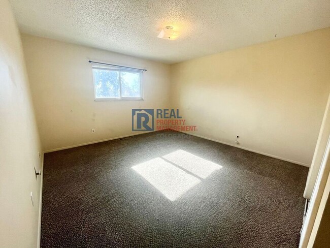 Building Photo - 1319 Potter Dr