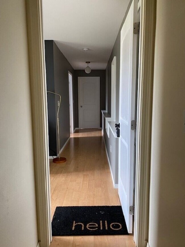 Building Photo - 3950 NE Vista del Rey Dr