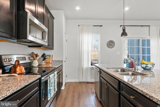 Building Photo - 36023 Coyote Trail