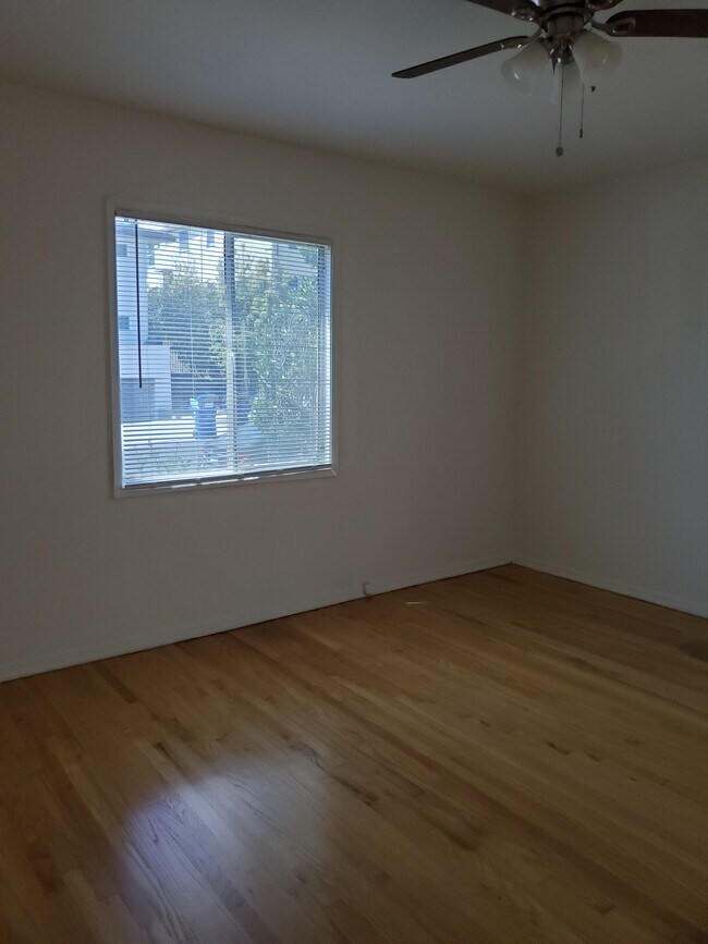 Building Photo - 558 Midvale Ave