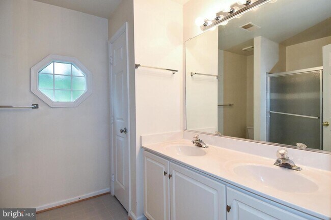Building Photo - Elegant Brick Colonial on Quiet Cul-de-Sac...
