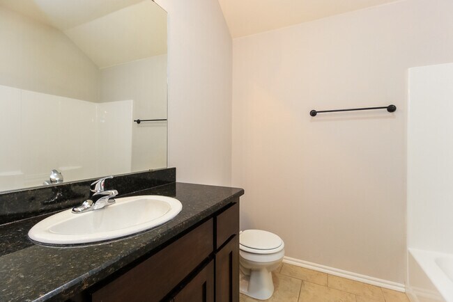 Building Photo - Beautiful 4 bed 2 bath 3 car garage home!!