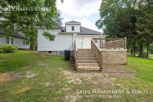 Building Photo - 925 Harris St