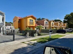 Building Photo - 621 SW 10th St