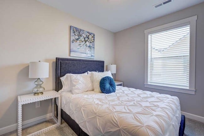 Building Photo - 3 Bed,2.5 Bath Townhome at the Landing At Salmon Creek