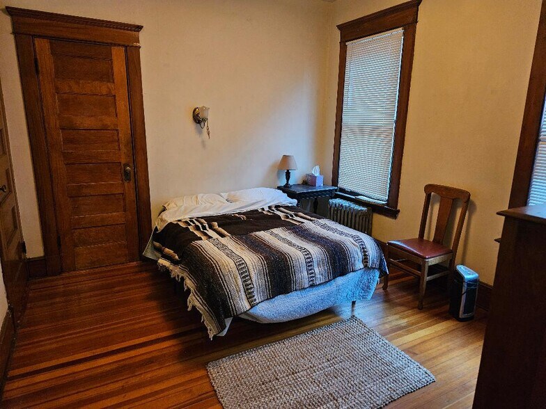 Building Photo - 733 Orange St