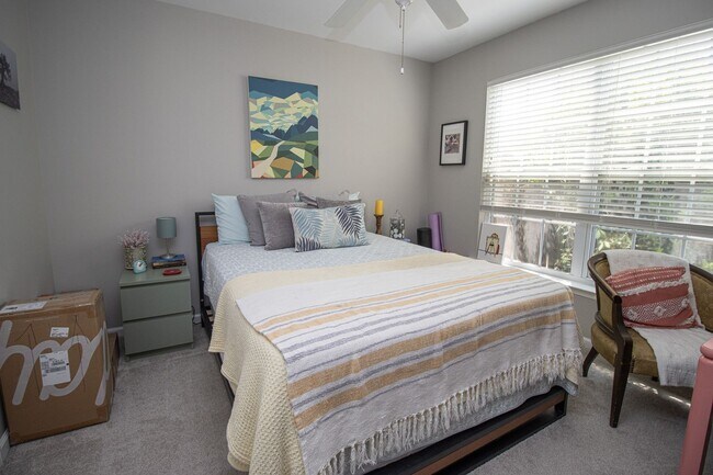 Building Photo - Spacious 3BR in Myers Creek – Fenced Yard, Workshop w/ Electricity & Bright Open Living!