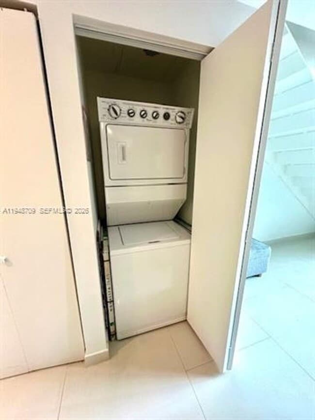 Building Photo - 253 NE 2nd St