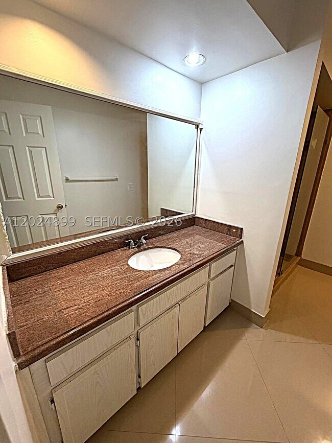 Building Photo - 6620 Tiburon Cir