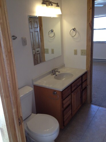 Building Photo - 1095 Lakeshore Dr