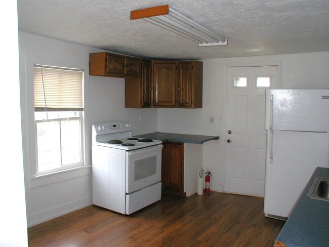 Building Photo - Cozy 1-Bedroom, 1 Bath in Cedarville, NJ.