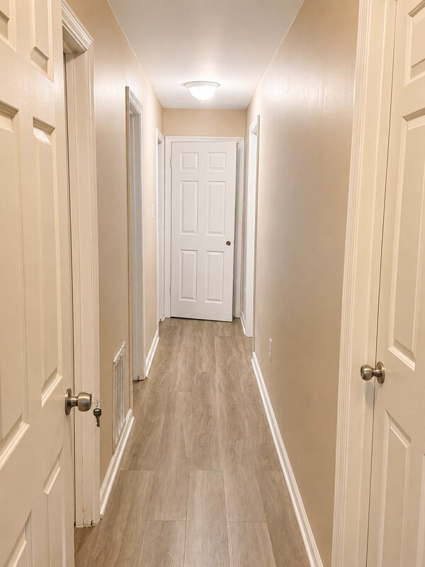 Building Photo - 4098 Camelot Ct