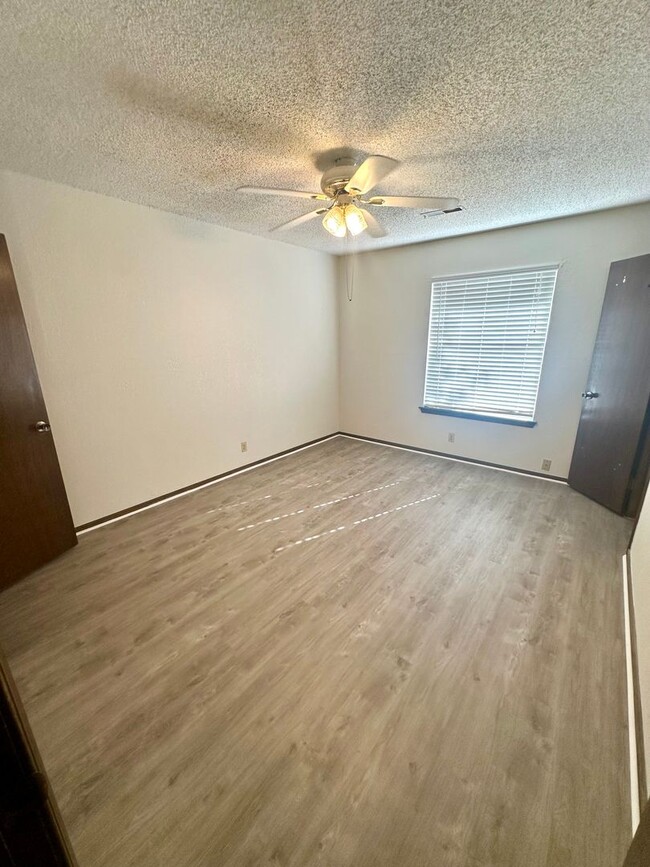 Building Photo - Spacious 3 Bedroom, 1.5 Bath Home on a Qui...