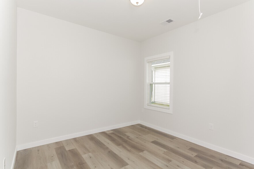 Building Photo - 2309 Newland Rd