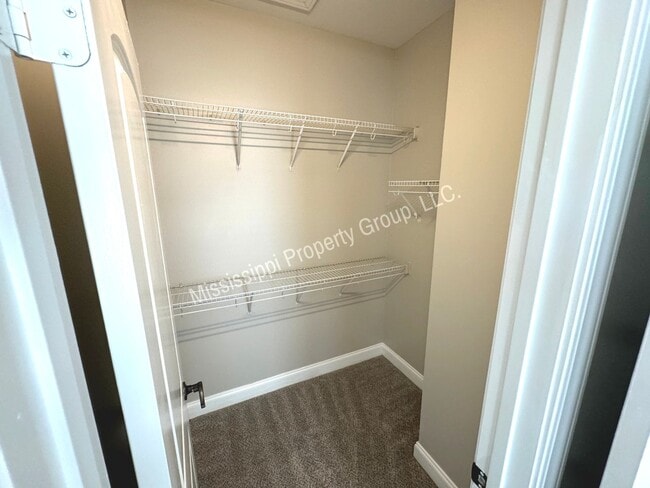 Building Photo - 4BD/4.5BA FOR RENT