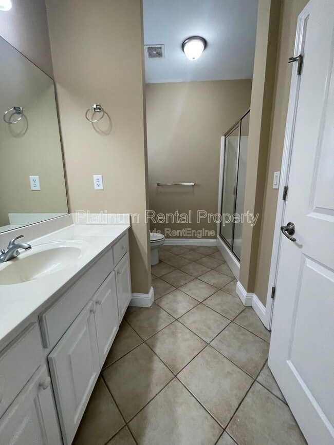 Building Photo - 546 Town Square Way