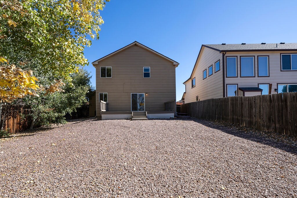 Large backyard, Xeriscaped - 5812 Brennan Avenue