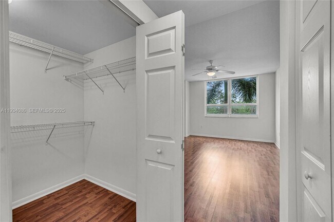 Building Photo - 2000 N Bayshore Dr