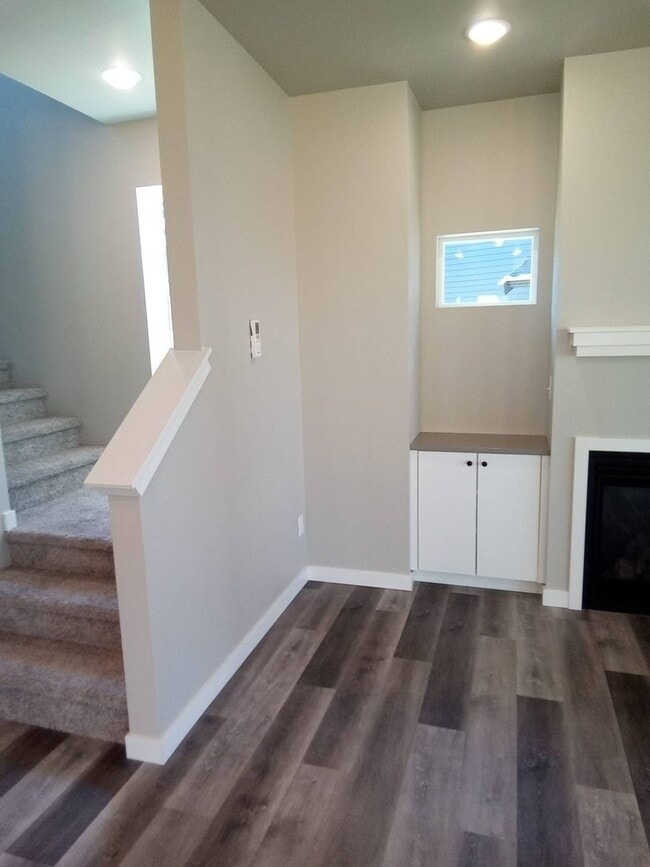 Building Photo - 3 Bedroom, 2.5 Bath in Blaine in Newer Nei...