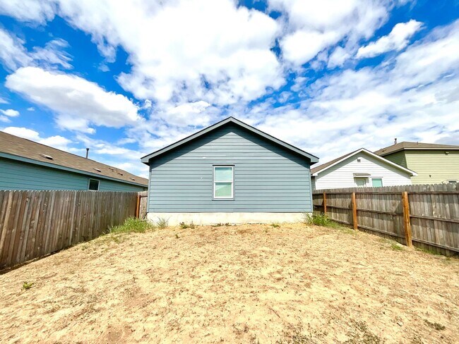 Building Photo - **APPLICATION RECEIVED** BEAUTIFUL 3 Bedroom / 2 Bath Home w/ Community Park & Pool!