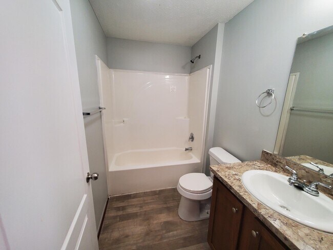 Building Photo - 8 Bluebird Hill Dr