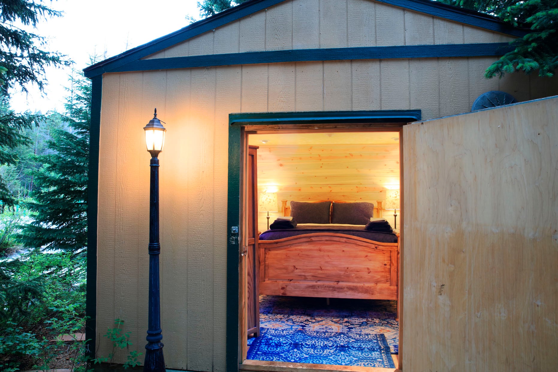 Bunkhouse Exterior - 2927 Riverside Dr