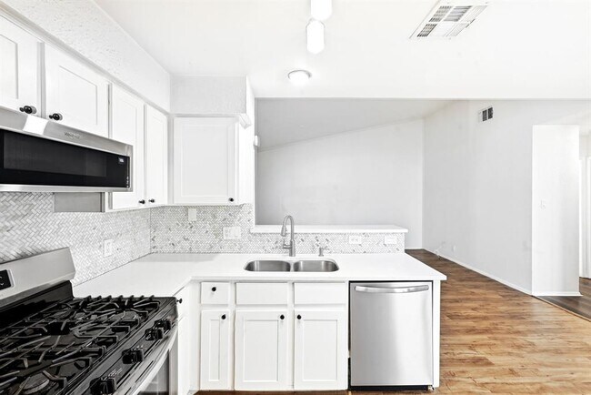 Building Photo - 10604 Lanshire Dr